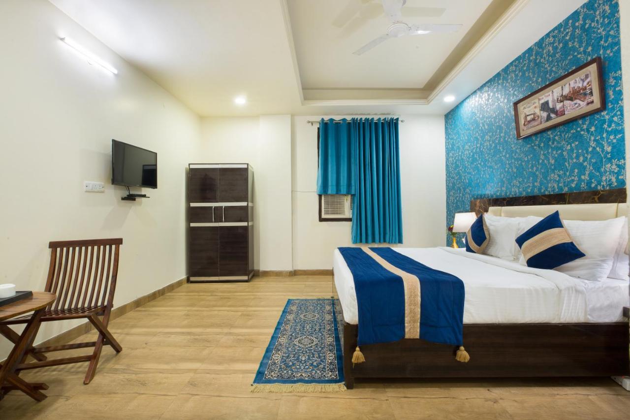 The Alpino Hotel New Delhi Buitenkant foto