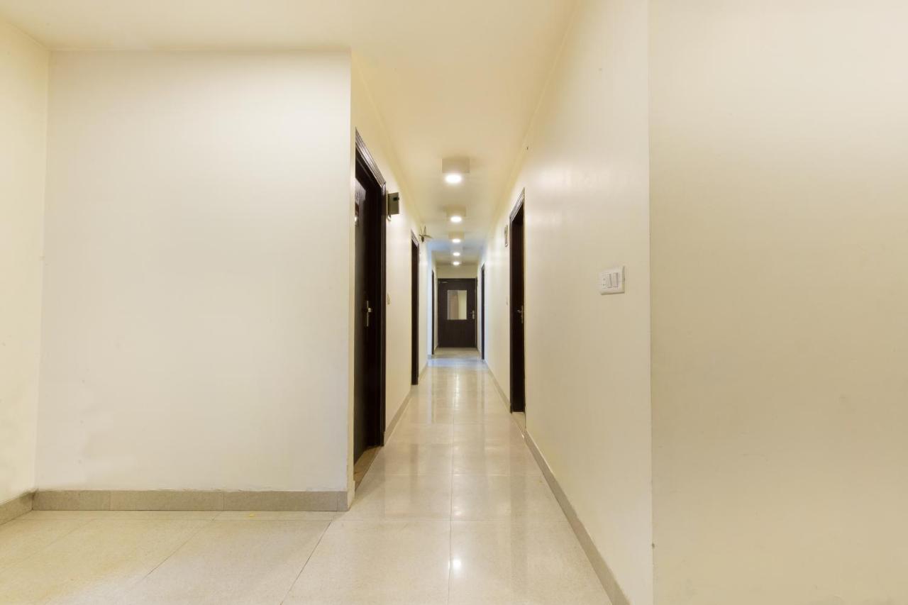 The Alpino Hotel New Delhi Buitenkant foto