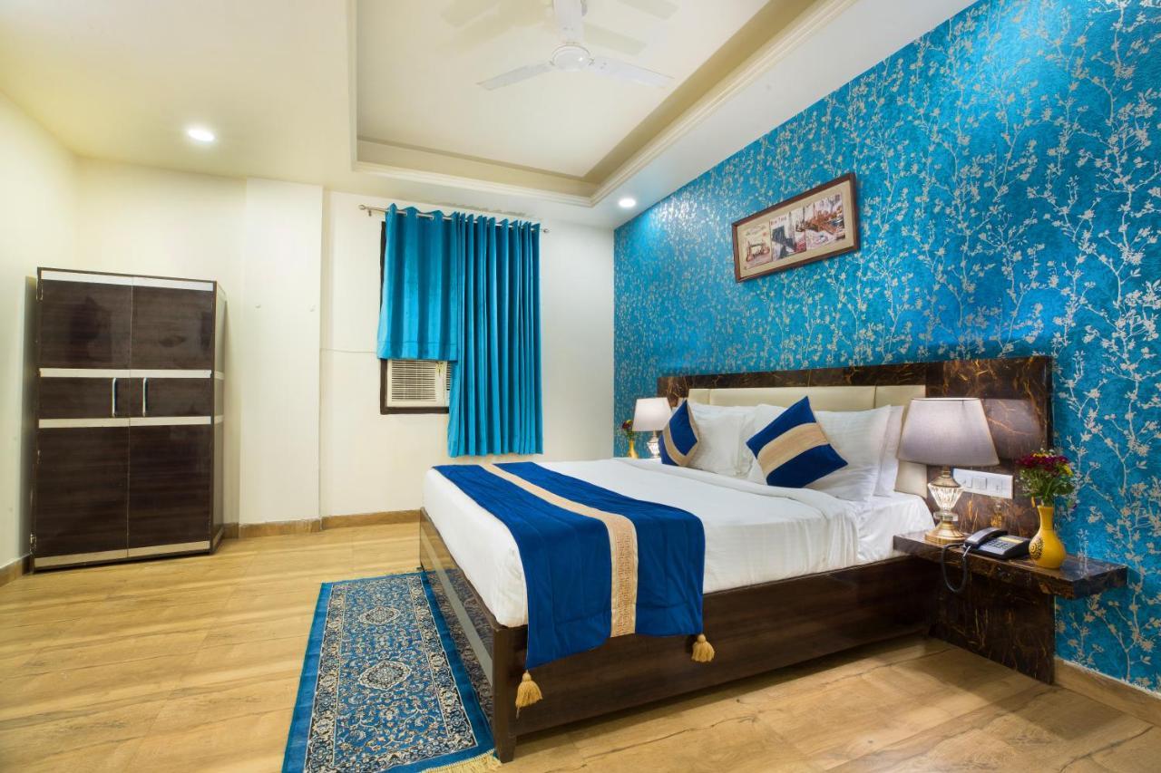 The Alpino Hotel New Delhi Buitenkant foto