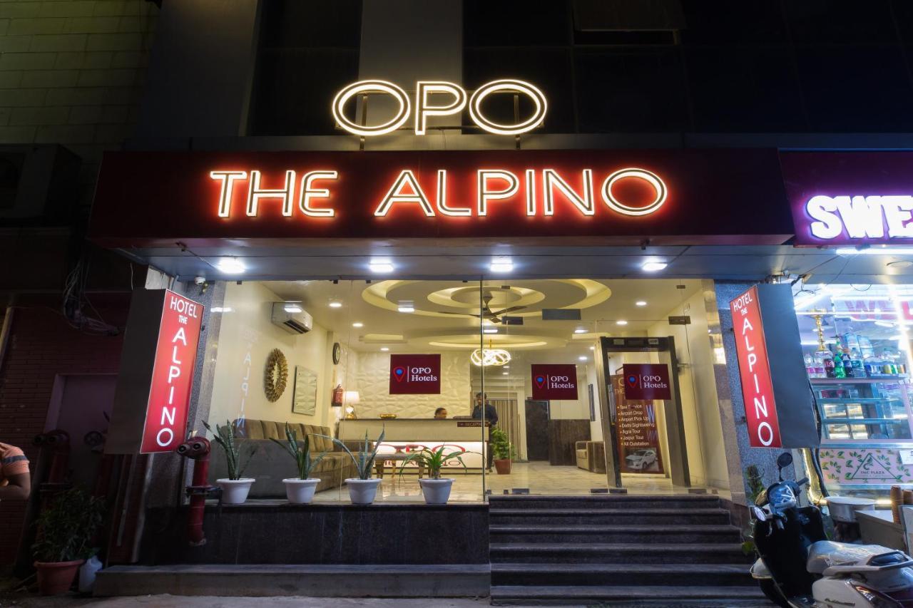 The Alpino Hotel New Delhi Buitenkant foto