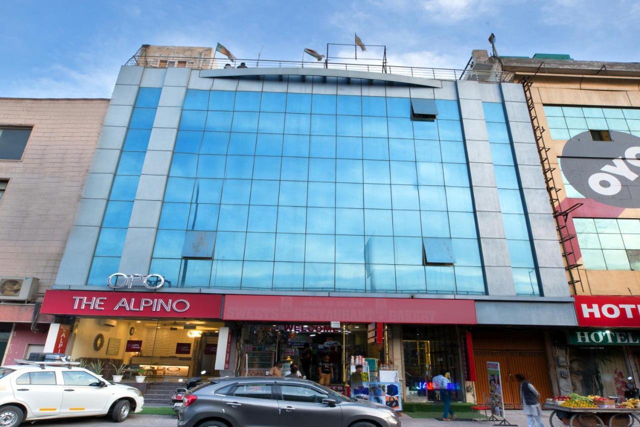 The Alpino Hotel New Delhi Buitenkant foto