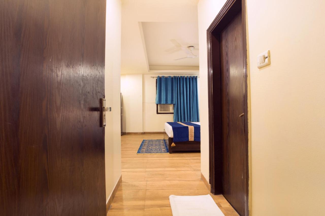 The Alpino Hotel New Delhi Buitenkant foto