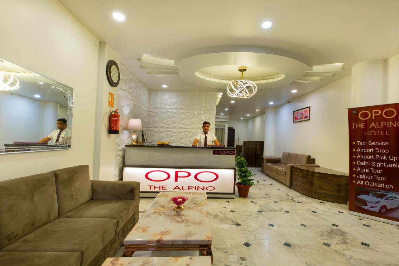 The Alpino Hotel New Delhi Buitenkant foto