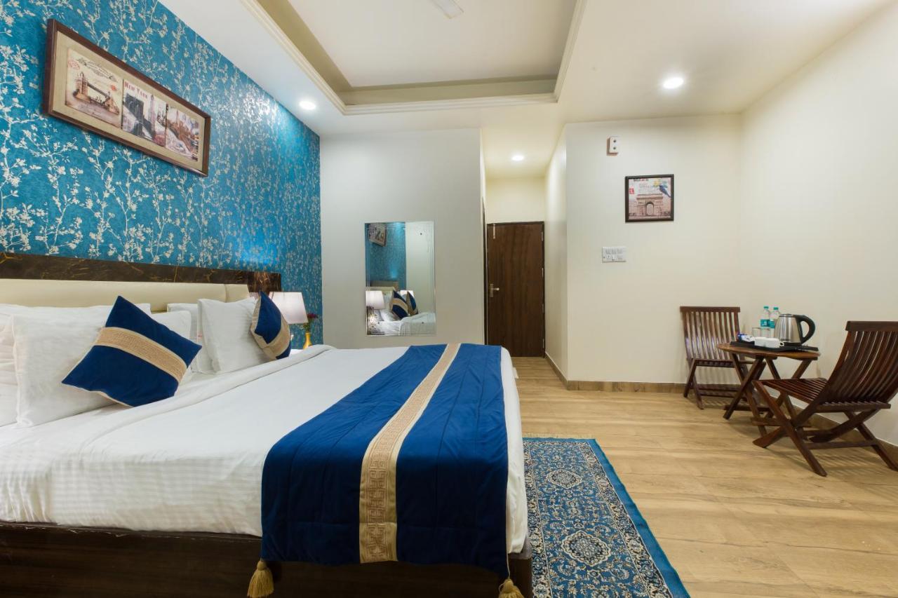 The Alpino Hotel New Delhi Buitenkant foto