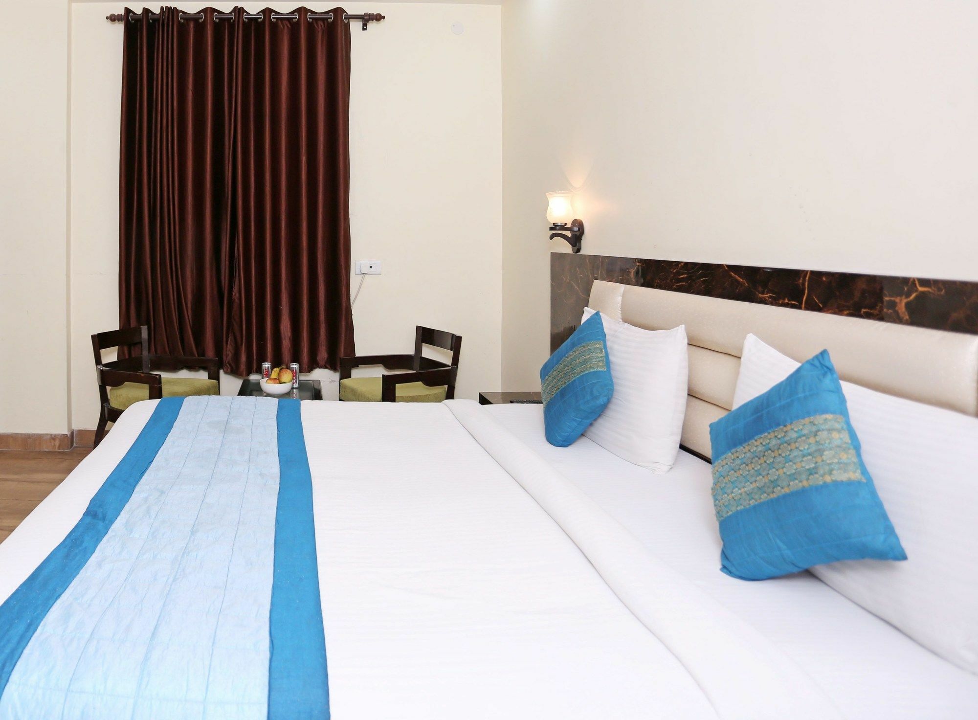 The Alpino Hotel New Delhi Buitenkant foto