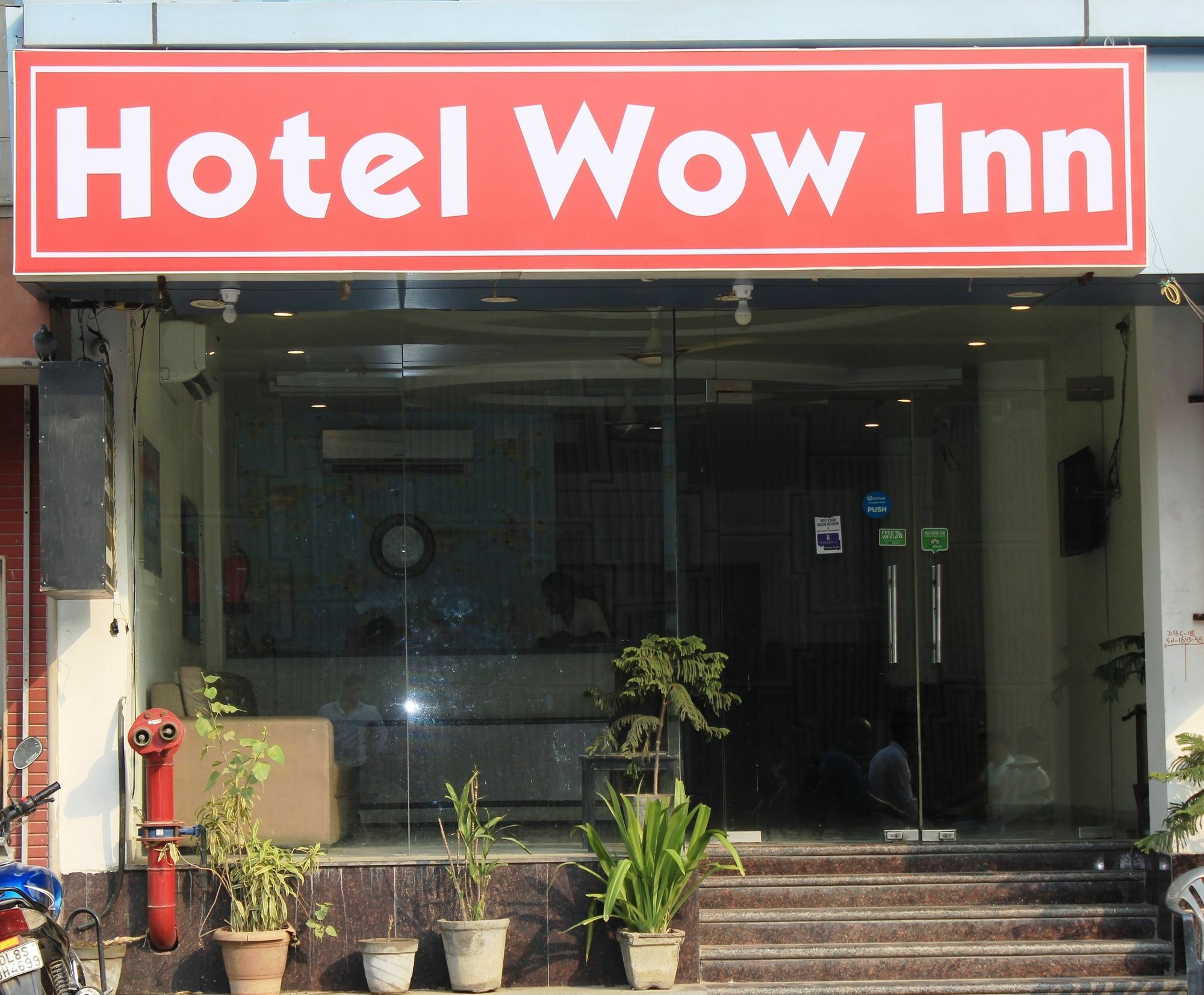 The Alpino Hotel New Delhi Buitenkant foto